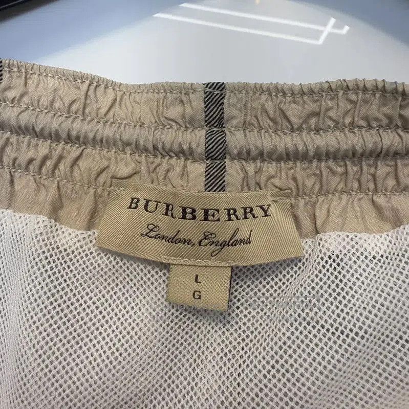 Burberry Burberry Khaki Summer Men's Shorts. Size US 36 / EU 52 - 4 Thumbnail