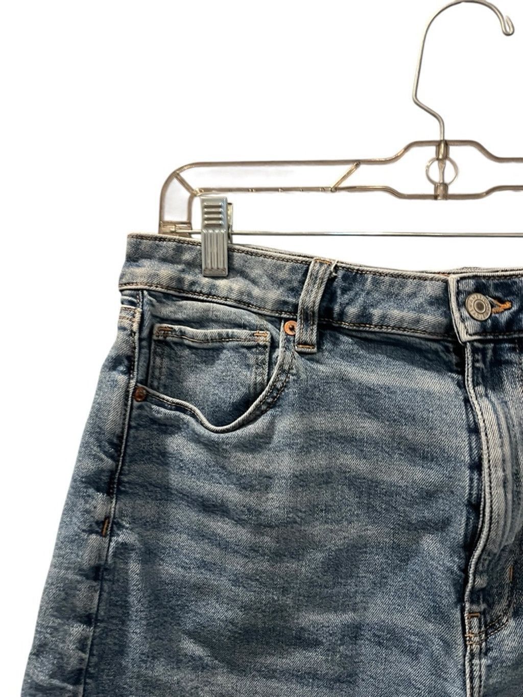 American Eagle Outfitters American Eagle Size 14 Denim Mom Shorts Med Wash Stretch Size 36" / US 14 / IT 50 - 2 Thumbnail