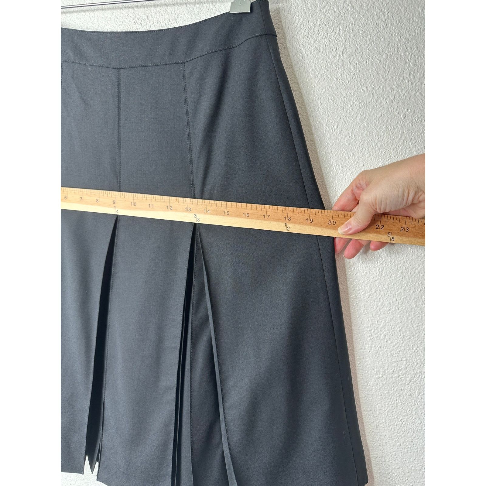 Burberry Burberry Black Pleated A-Line Skirt Side Zip Knee Length 23” Size 27" / US 4 / IT 40 - 12 Thumbnail