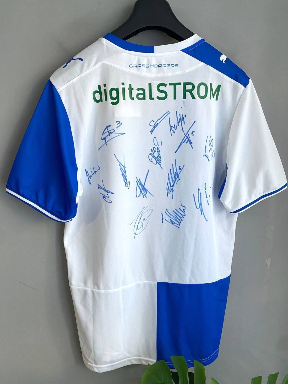 Puma Grasshopper Zurich 2013/14 Home Soccer Jersey Autograph Team Size US XL / EU 56 / 4 - 4 Thumbnail
