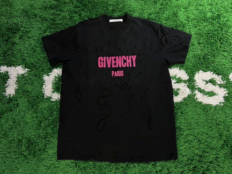 Givenchy Givenchy Black and Pink Large Hole Short Sleeve OS XS Size Size US XS / EU 42 / 0 - 1 Thumbnail
