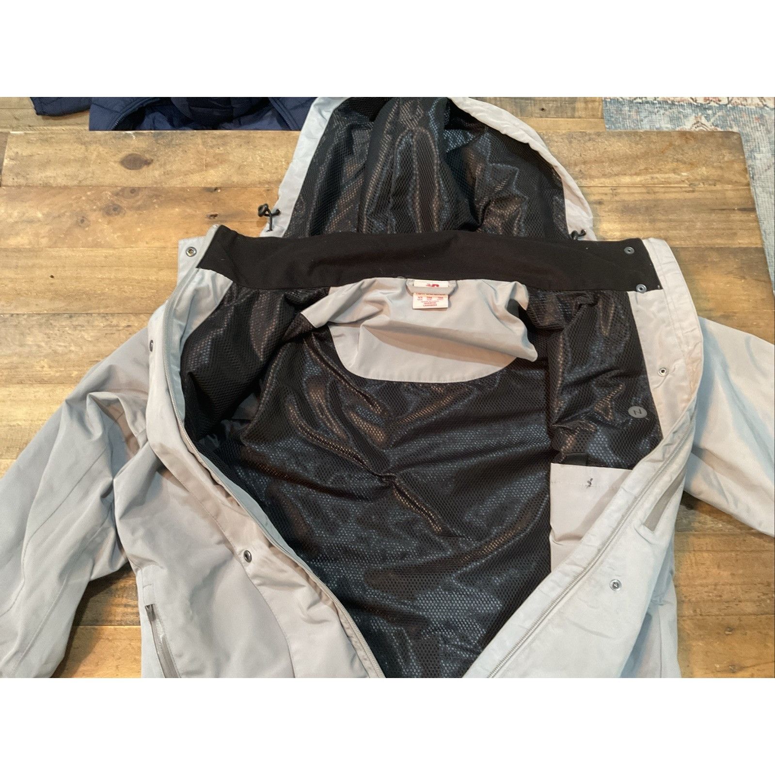 New Balance New Balance 2-Tone Gray Waterproof Rain Jacket XS – Hooded, Size US XS / EU 42 / 0 - 8 Thumbnail