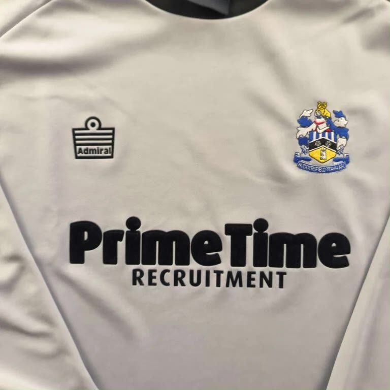 Other Huddersfield Town 2003-04 goalkeeper football jersey size L Size US L / EU 52-54 / 3 - 4 Thumbnail
