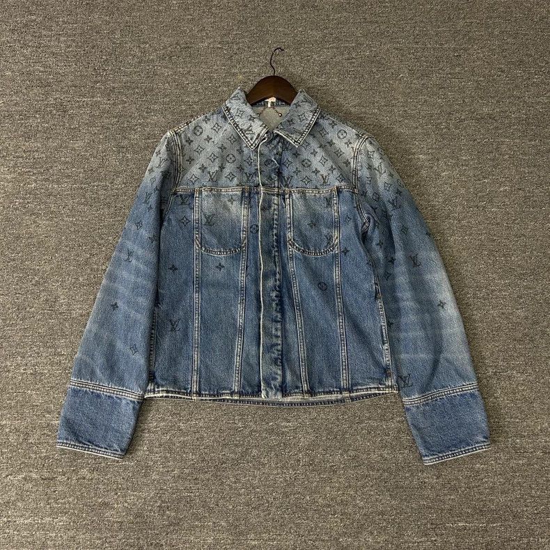 Louis Vuitton Louis Vuitton Classic Denim Jacket for Sale Size US L / EU 52-54 / 3 - 1 Thumbnail