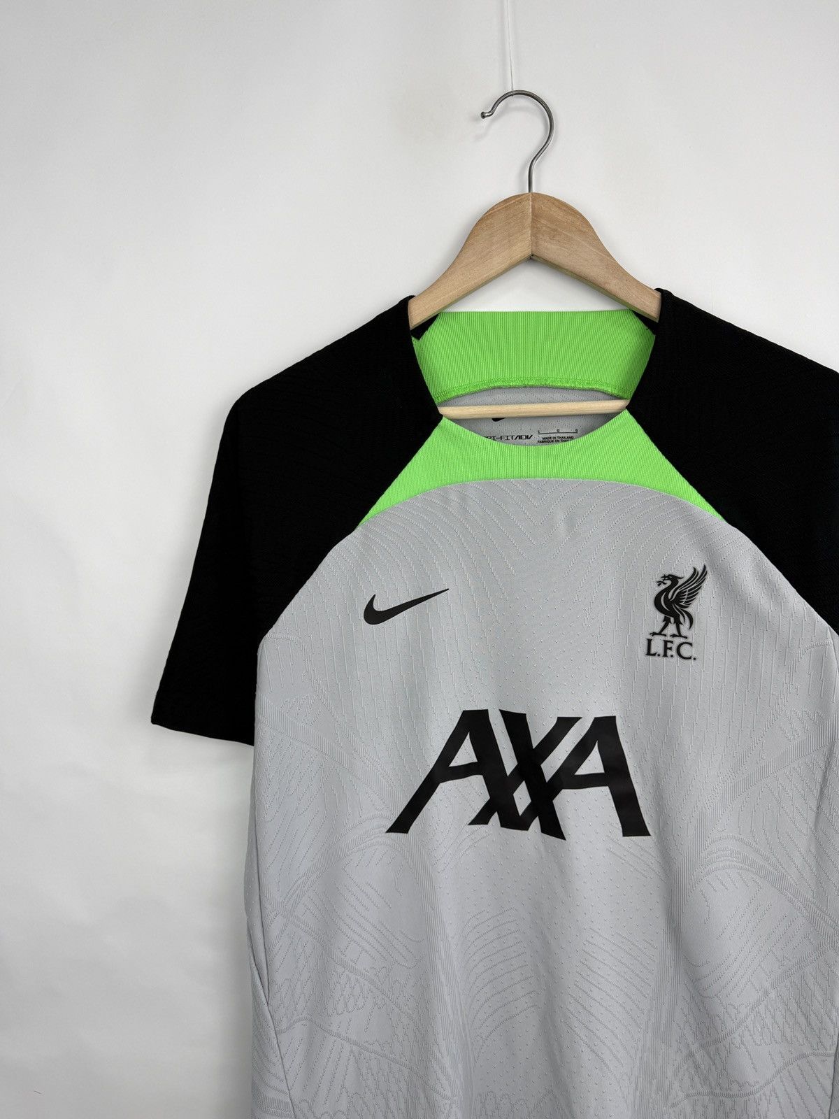 Nike 🏴󠁧󠁢󠁥󠁮󠁧󠁿 23/24 Nike Liverpool LFC Strike Elite Soccer Jersey Y2K Size US L / EU 52-54 / 3 - 8 Thumbnail