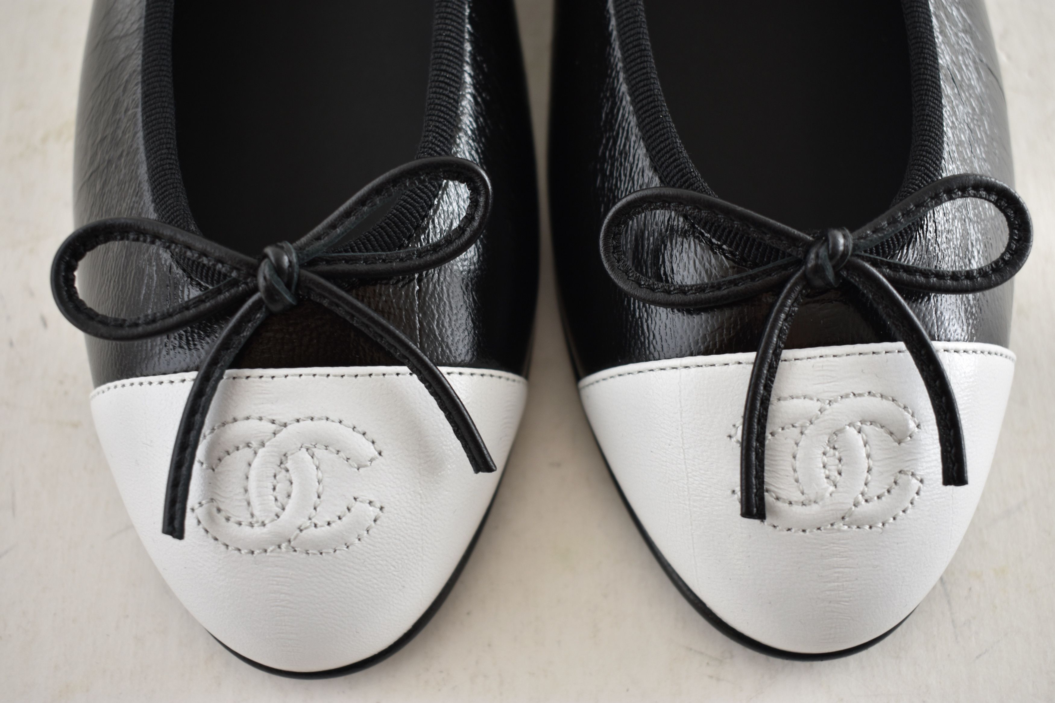 Chanel 26S White Crumpled Shiny Lambskin Ballet Ballerina Flat 35.5 Size US 5.5 / IT 35.5 - 16 Thumbnail