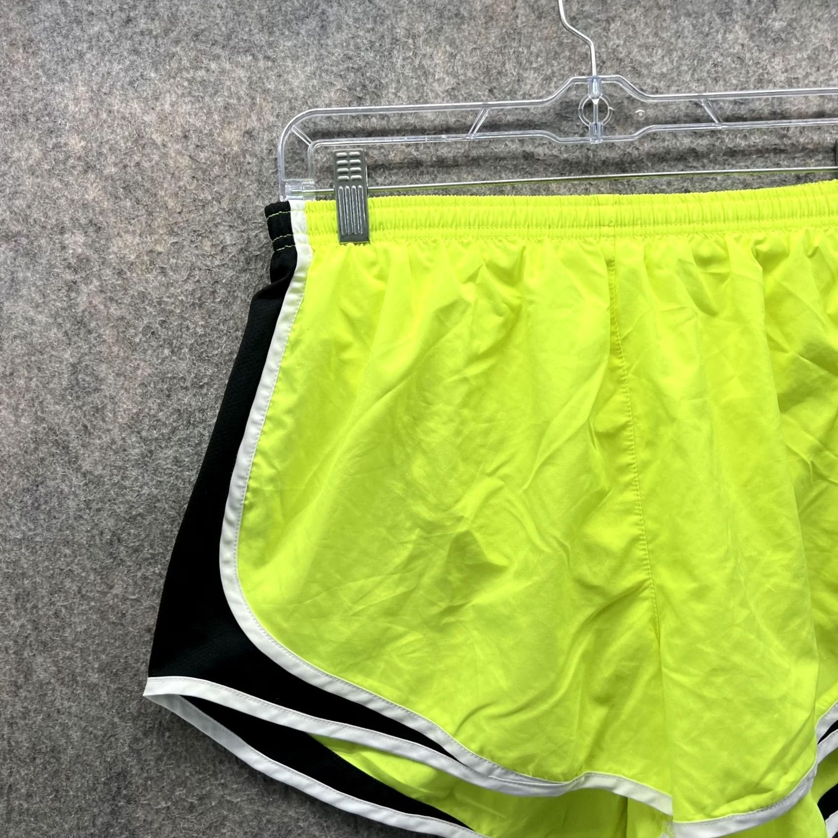 Nike Nike Shorts Women L Green Neon Athletic Dri-Fit Polyester - NIKE Trainer Activewear Size 36" / US 14 / IT 50 - 3 Thumbnail