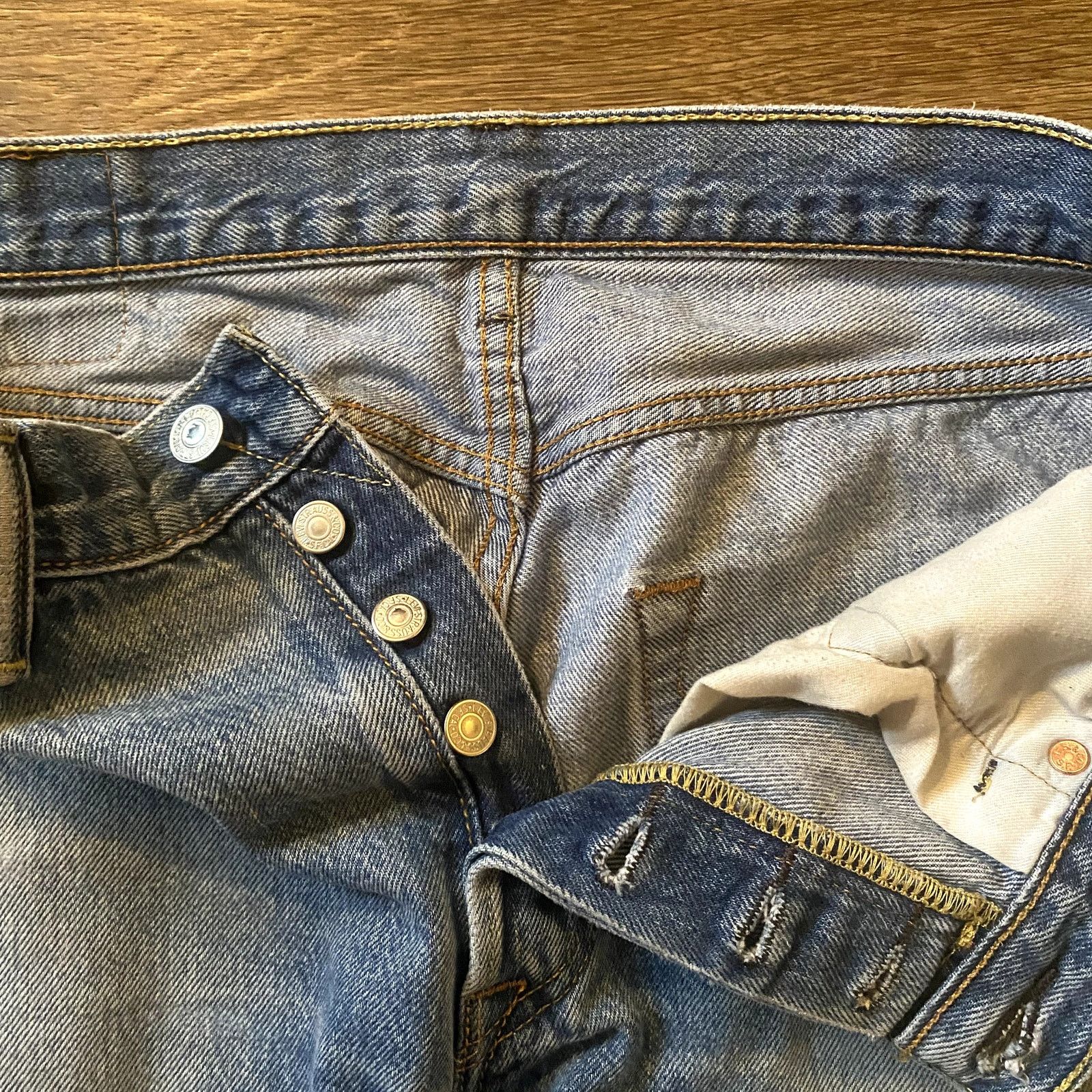 Levi's Vintage Levi's 501 Mid Wash Jeans / Distressing Size US 36 / EU 52 - 2 Thumbnail