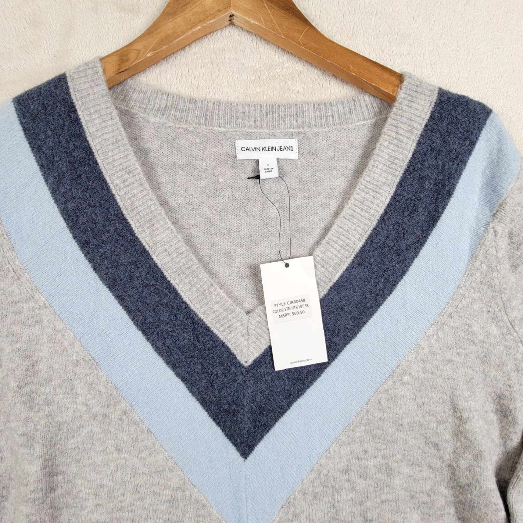 Calvin Klein VINTAGE Calvin Klein Sweater Women's M Gray Blue V-Neck Pullover Long Sleeve All Seasons Geometrical Pattern] Size M / US 6-8 / IT 42-44 - 2 Thumbnail