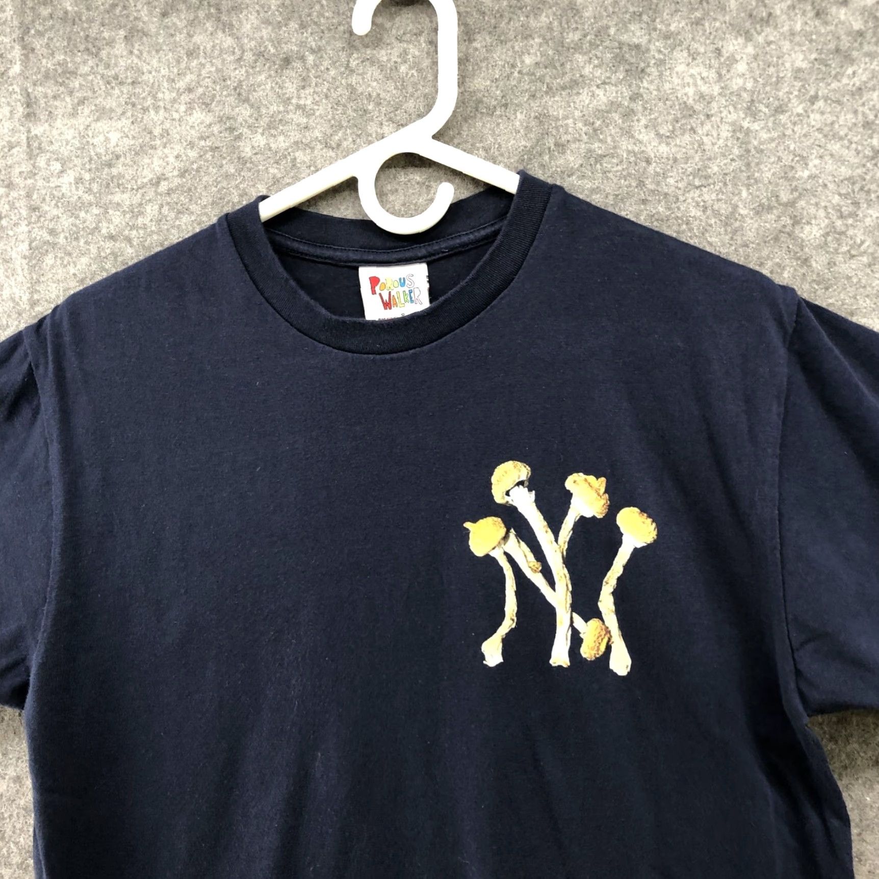 Vintage Pourous Walker Men’s Graphic T-Shirt Size M Navy Short Sleeve Cotton Art Nature Hippie Crewneck Size US M / EU 48-50 / 2 - 3 Thumbnail