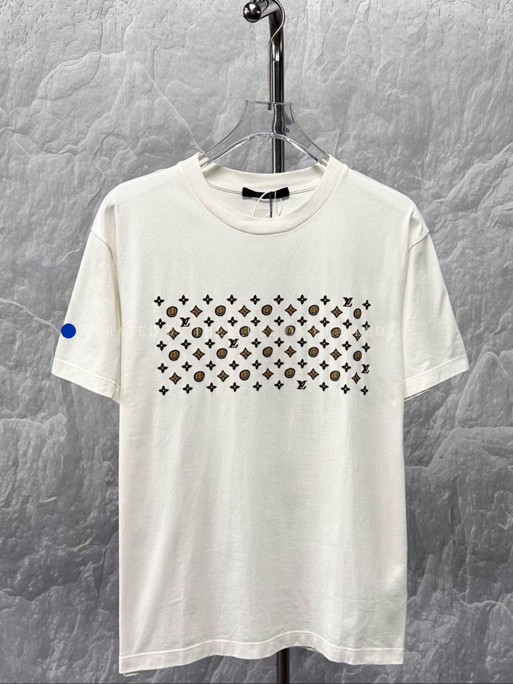 Louis Vuitton Smiley Print T-Shirt in White, Size XL Size US XL / EU 56 / 4 - 1 Thumbnail