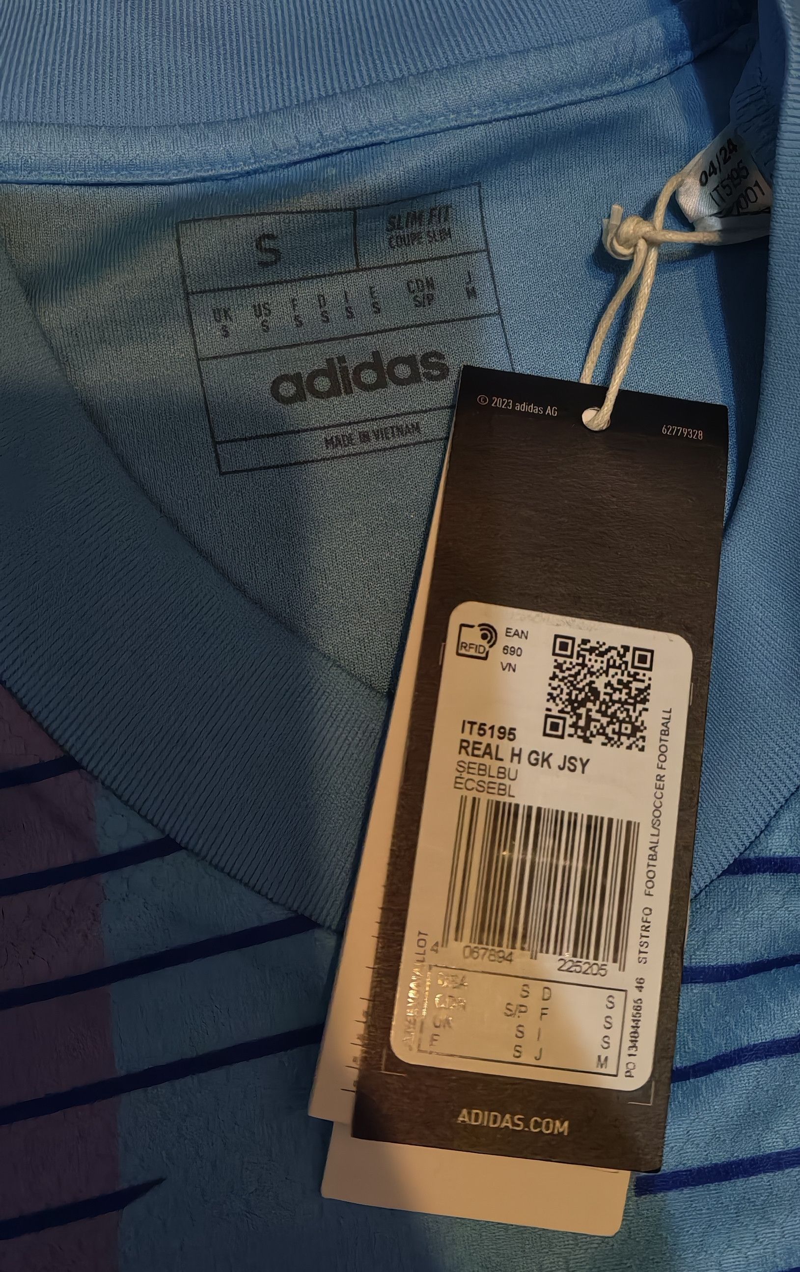 Adidas real madrid 2024 goalkeeper jersey GK Adidas football Size US S / EU 44-46 / 1 - 6 Thumbnail