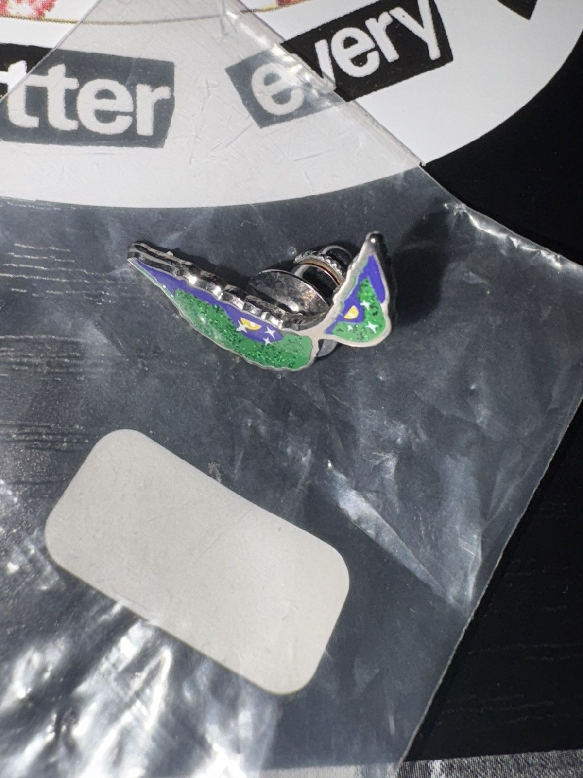 Supreme Supreme Eyes Pin Size ONE SIZE - 2 Thumbnail