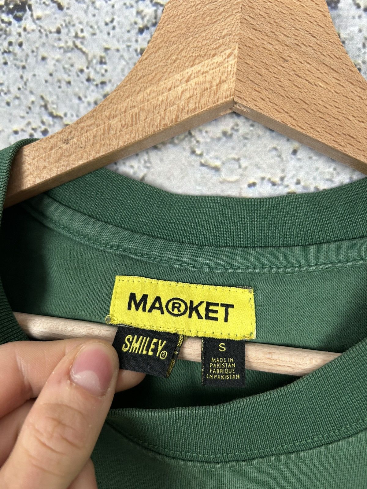 Vintage Smiley Marche de Market Japanese Graphic Tee Streetwear Hype Size US S / EU 44-46 / 1 - 4 Thumbnail
