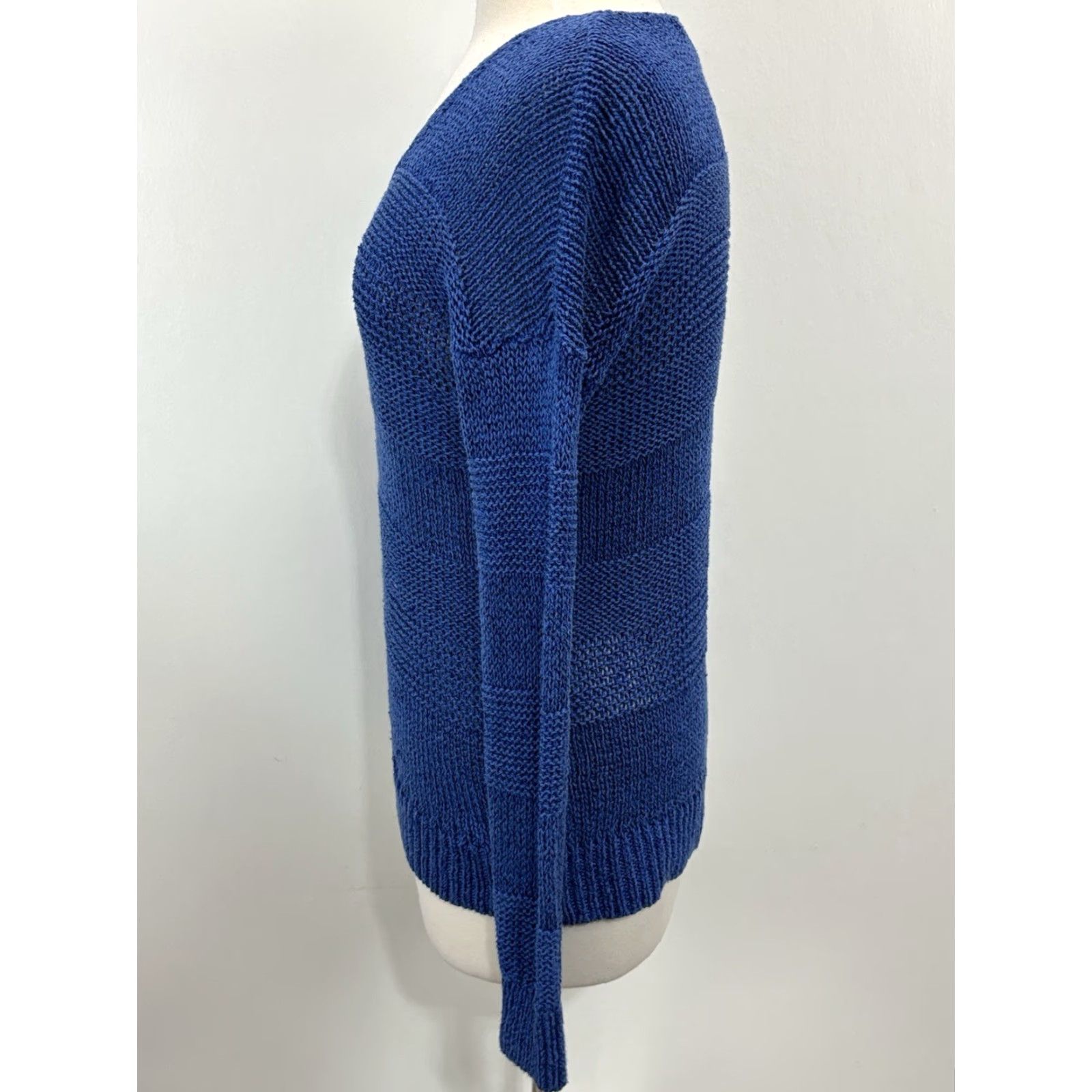 Tommy Bahama VINTAGE Tommy Bahama Sweater Shirt Womens Small Blue V-Neck Coastal Wide Stripe Knit Pullover Long Sleeve Size S Size S / US 4 / IT 40 - 2 Thumbnail