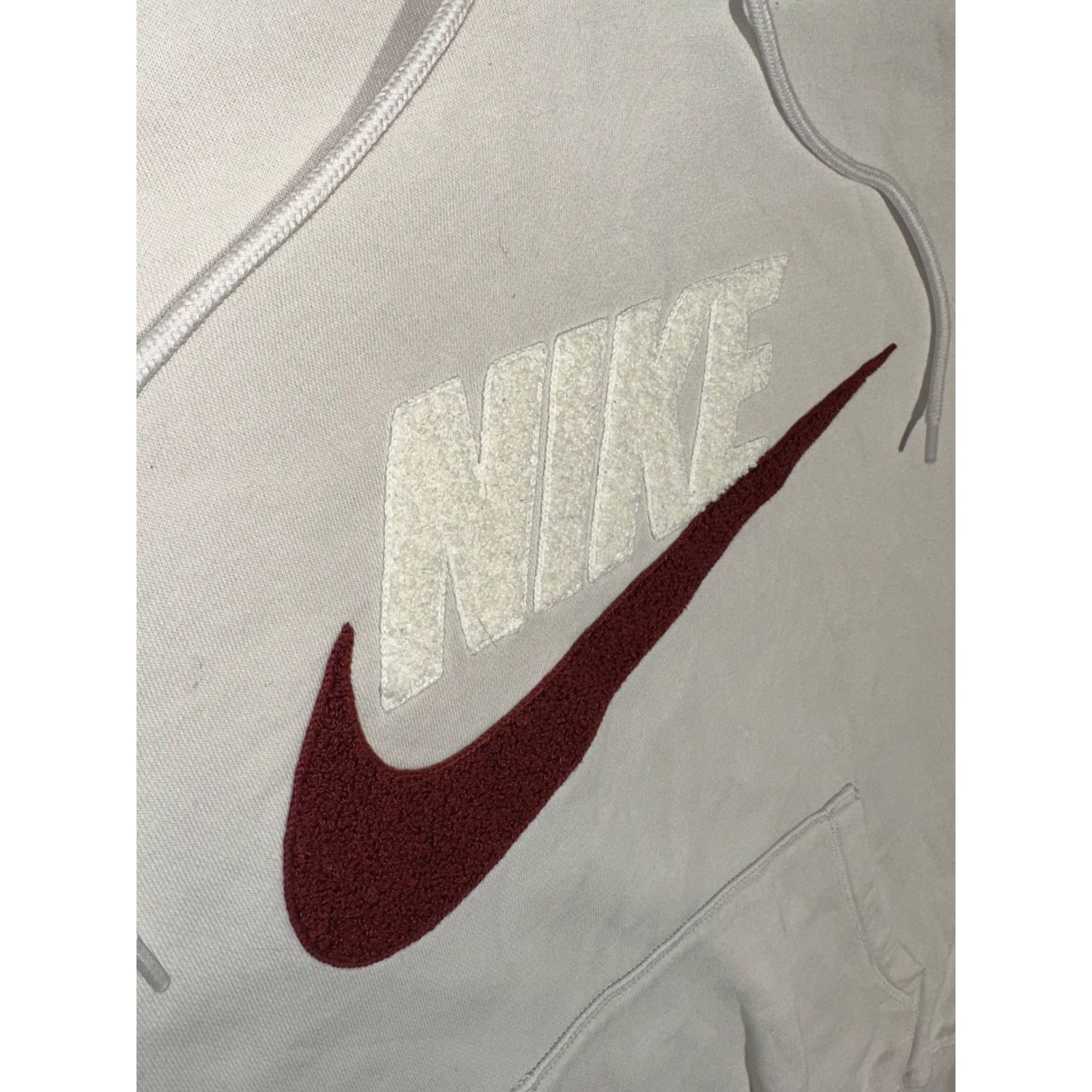 Nike Nike white And Burgundy Hoodie Size Small Size US S / EU 44-46 / 1 - 7 Thumbnail