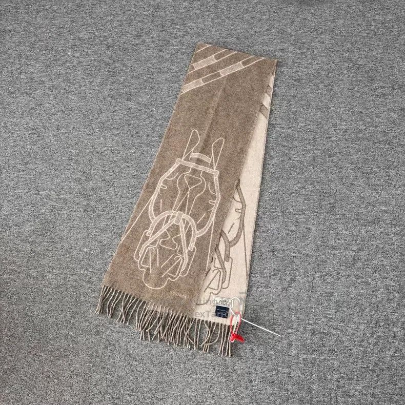 Hermes Hermes Beige Horse-bit Fringe Cashmere Scarf Size ONE SIZE - 1 Thumbnail