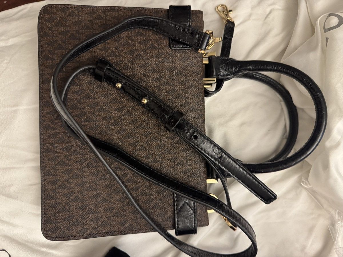 Michael Kors Tatiana Mini Logo and Patent Leather Satche Size ONE SIZE - 3 Thumbnail
