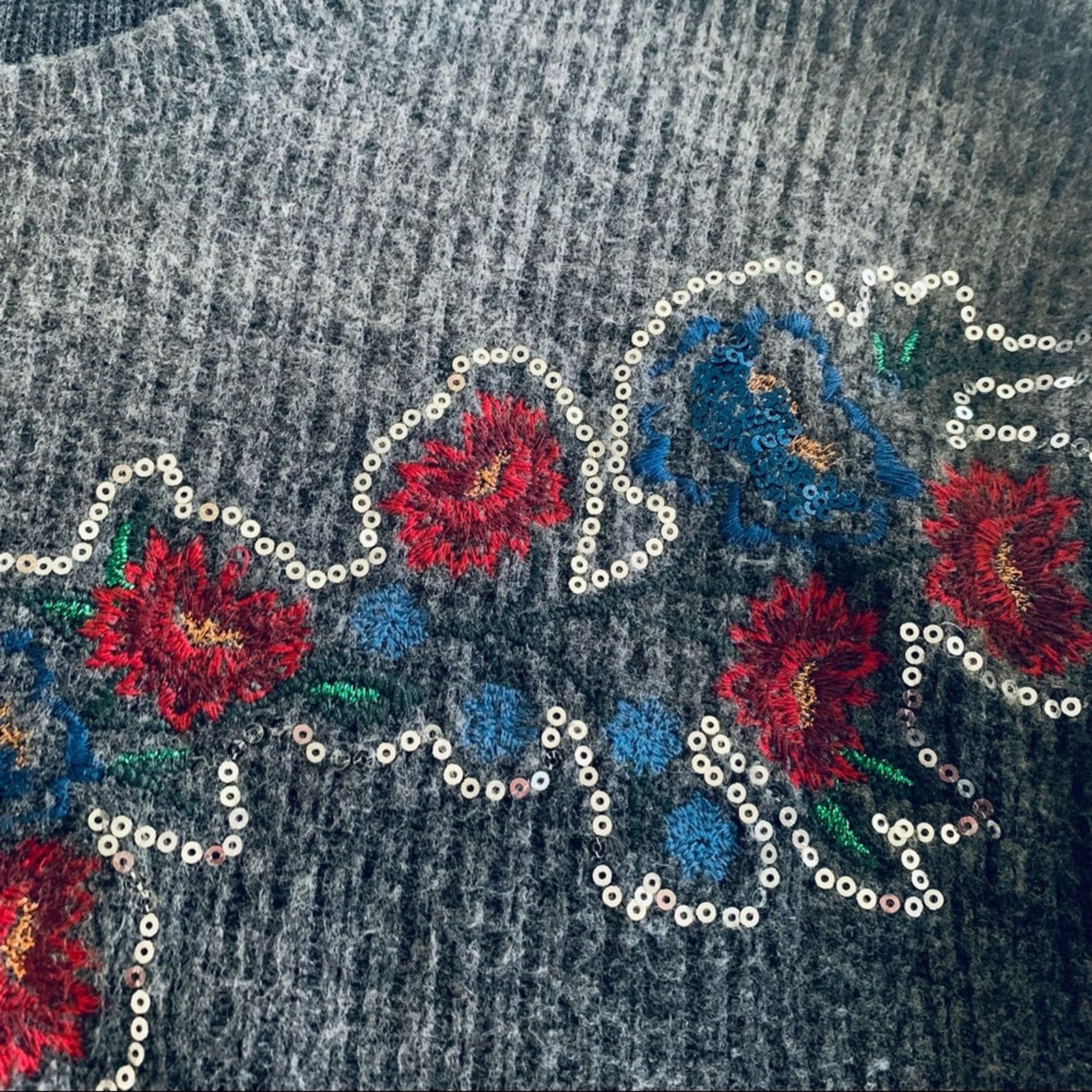 Zara Zara gray floral sequins top size Medium Size M / US 6-8 / IT 42-44 - 4 Thumbnail