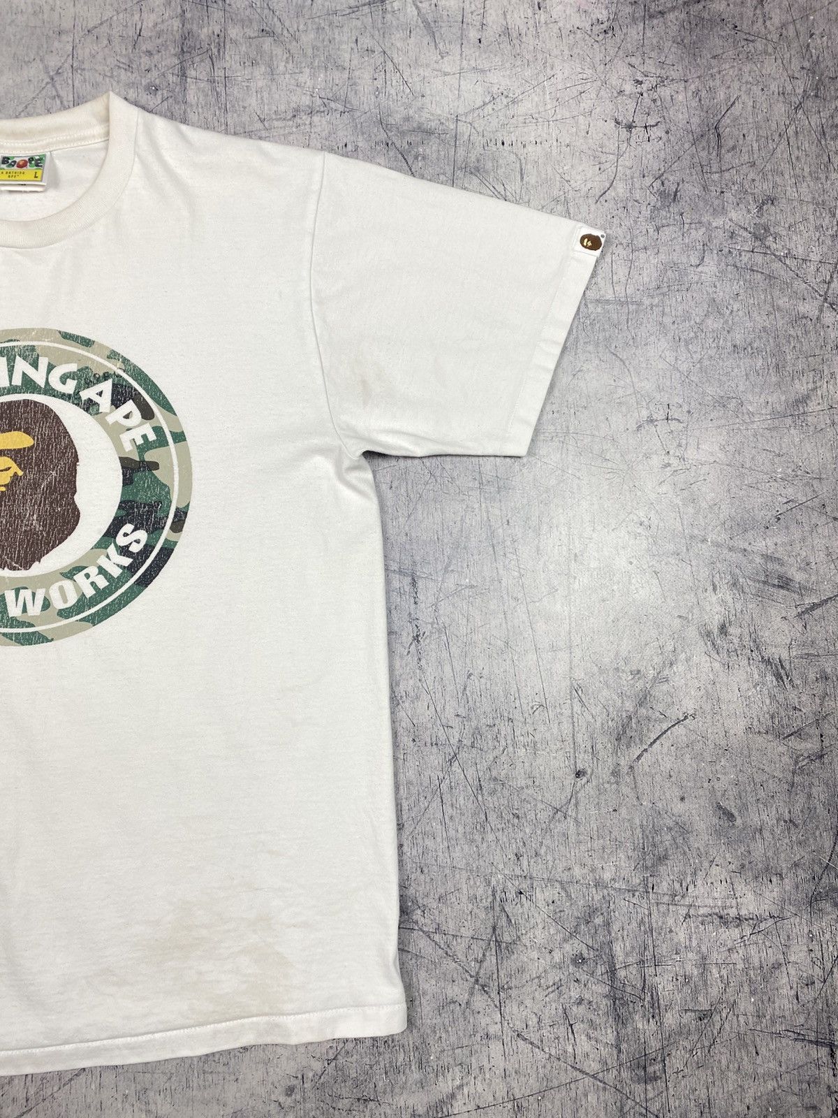Bape Vintage A Bathing Ape Busy Works Tee OG BAPE Distressed Size US L / EU 52-54 / 3 - 5 Thumbnail