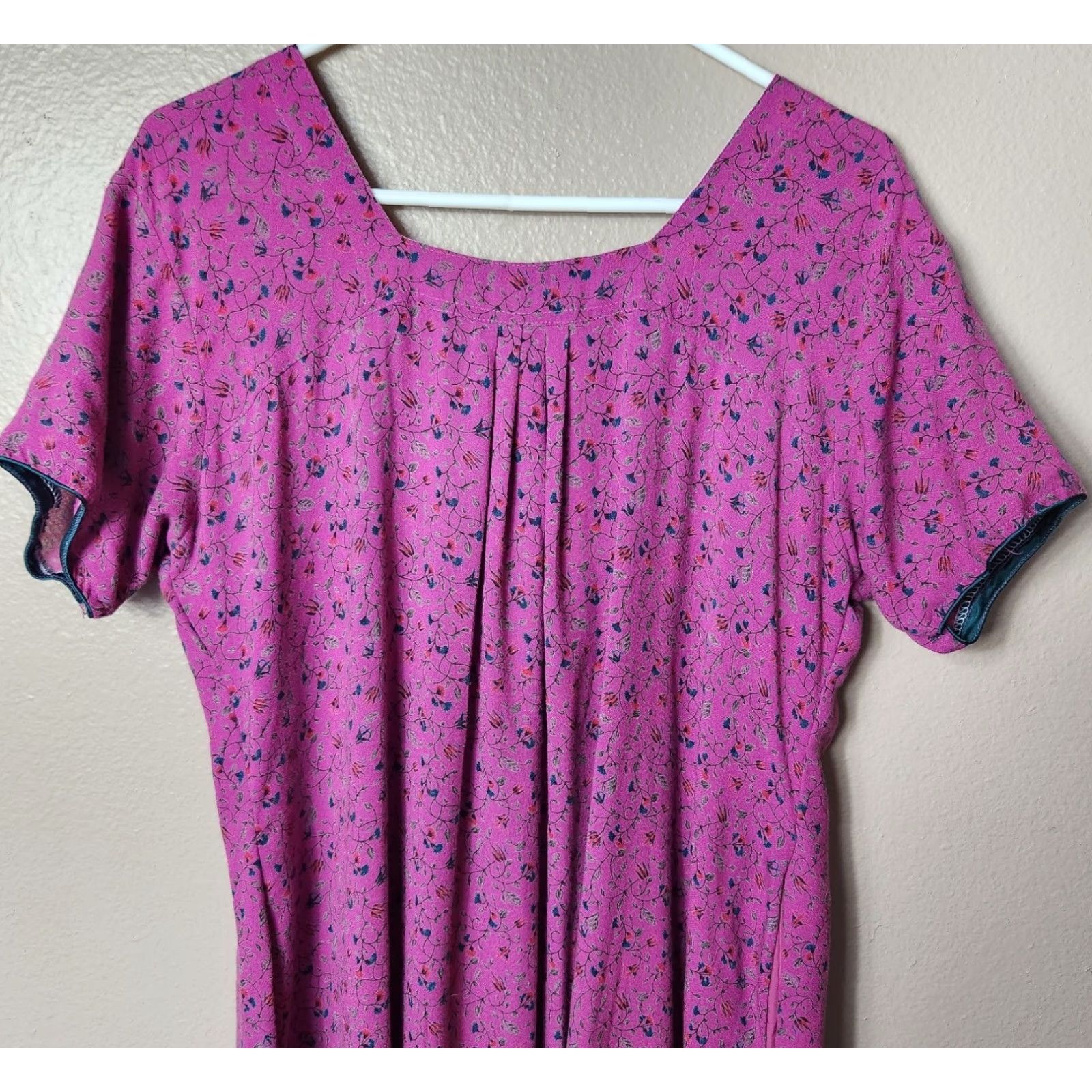 Vintage VINTAGE Zenia Ditsy Floral Dark Fuchsia Short Sleeve Maxi Nightgown-Size L Size 36" / US 14 / IT 50 - 7 Thumbnail