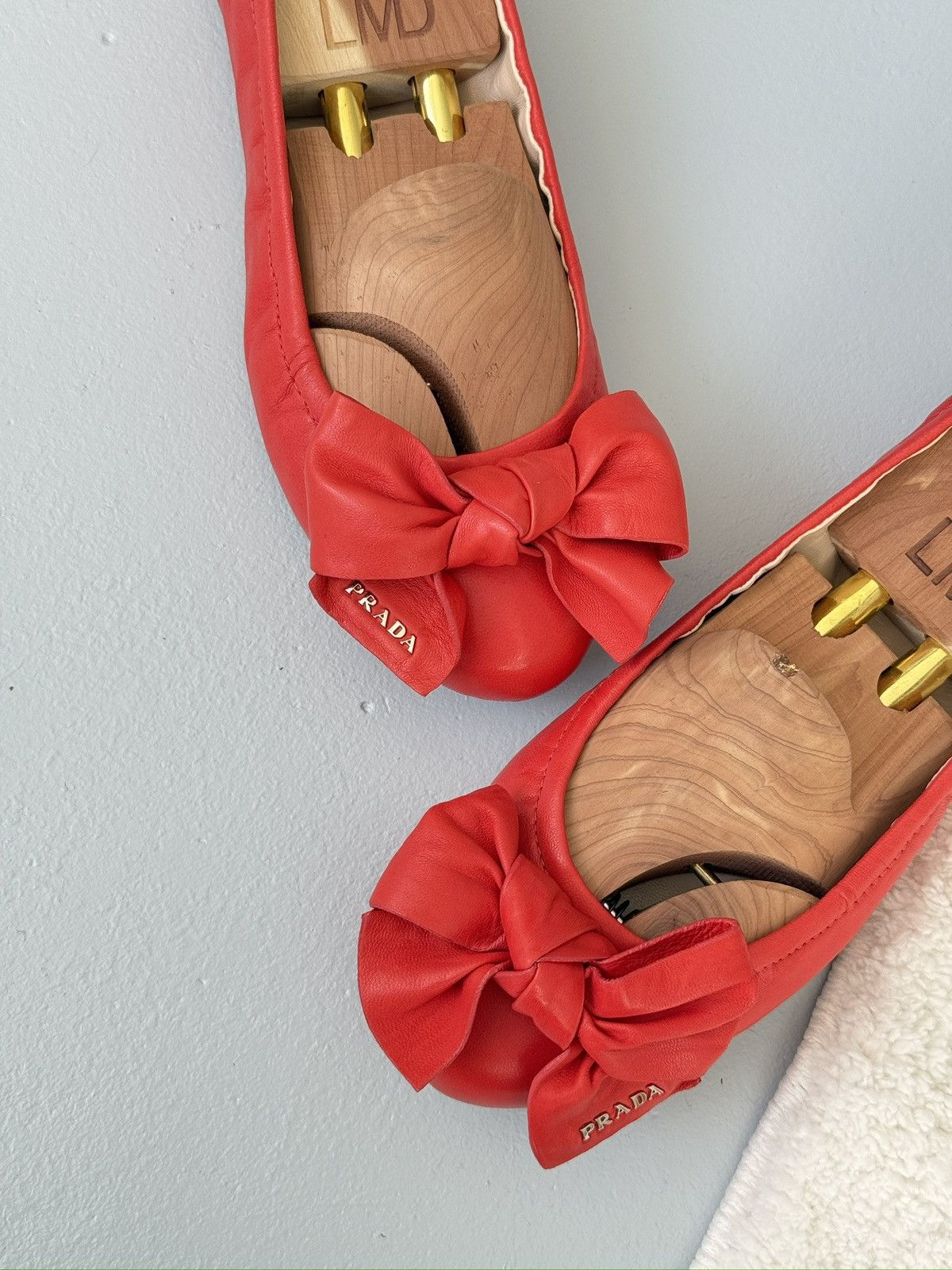 Prada Prada Coral Red Leather Bow Logo Scrunch Ballet Flats Size US 9 / IT 39 - 3 Thumbnail