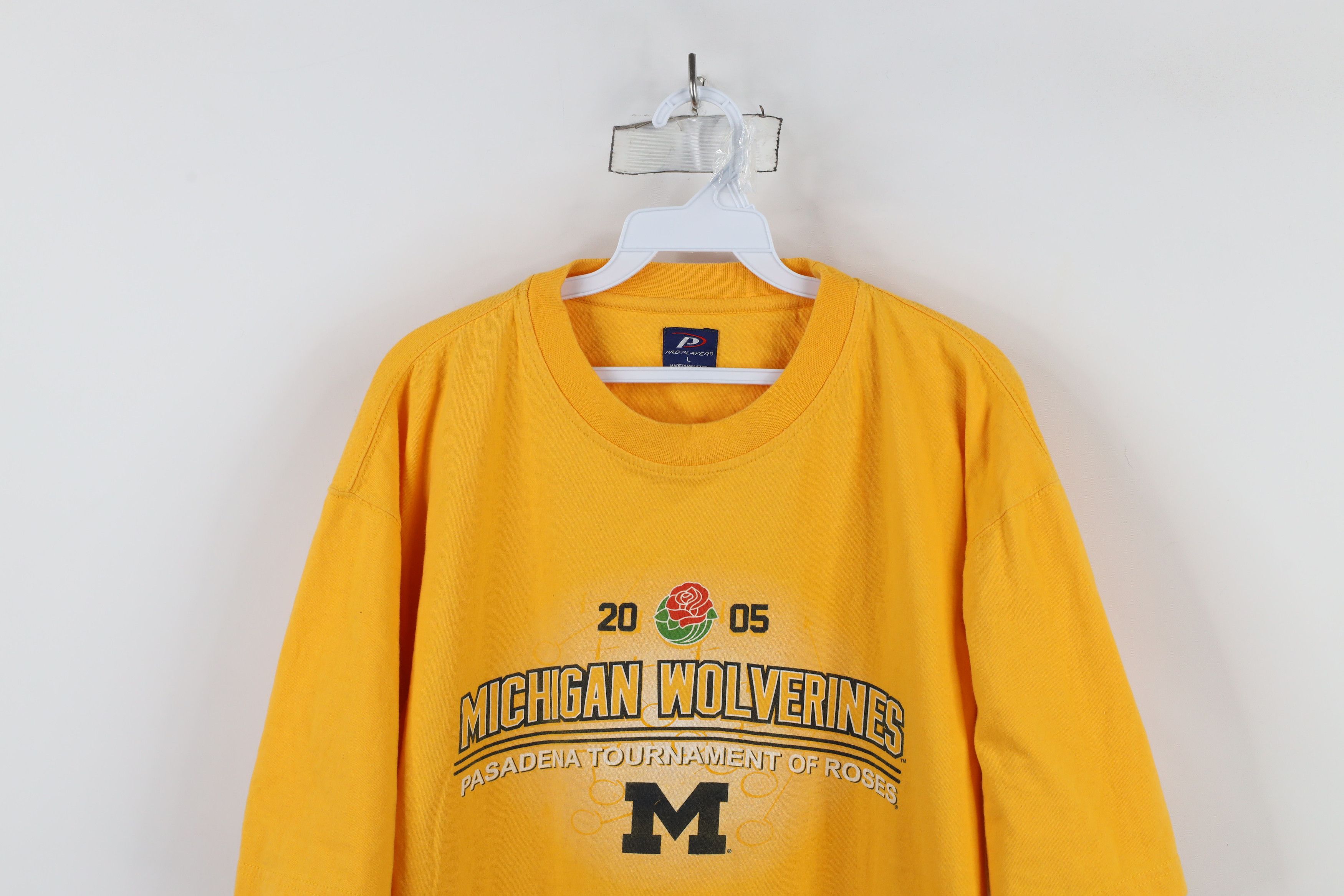 Vintage Vintage Y2K 2005 University of Michigan Football T-Shirt Size US L / EU 52-54 / 3 - 2 Thumbnail