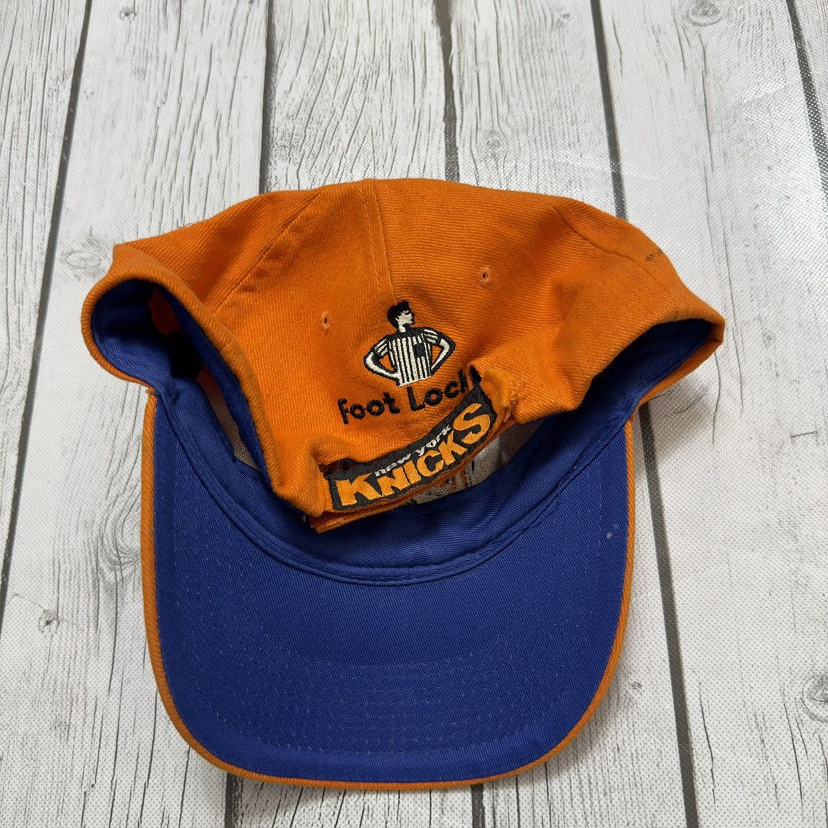 Foot Locker × NBA × Vintage Vintage New York Knicks hat Size ONE SIZE - 2 Thumbnail
