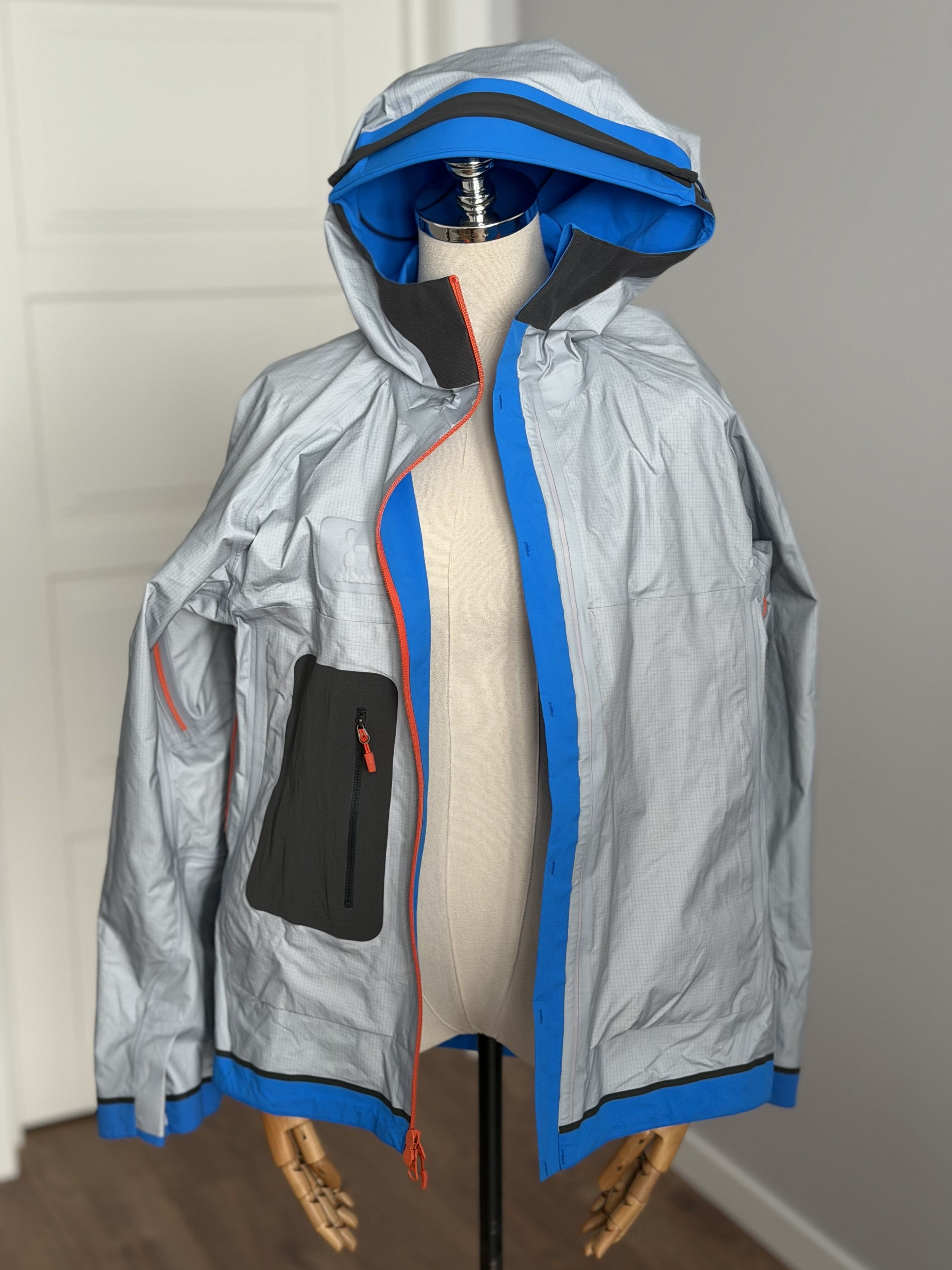 Haglofs HAGLOFS BKV ROC Spirit Gore-Tex Pro Jacket Size L Blue Size L / US 10 / IT 46 - 13 Thumbnail
