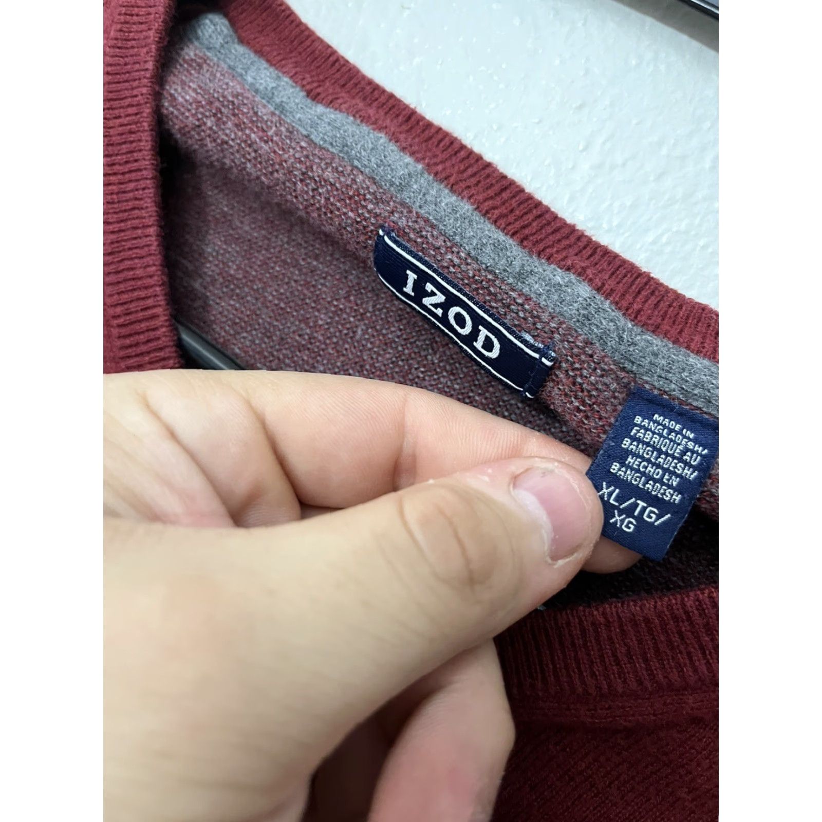 Izod IZOD Sweater Shirt Pullover V-Neck Long Sleeve XL Red Men's Knit Logo 90s Classic Golf v-neck pullover sweater (XL Red) Mens Size US XL / EU 56 / 4 - 3 Thumbnail