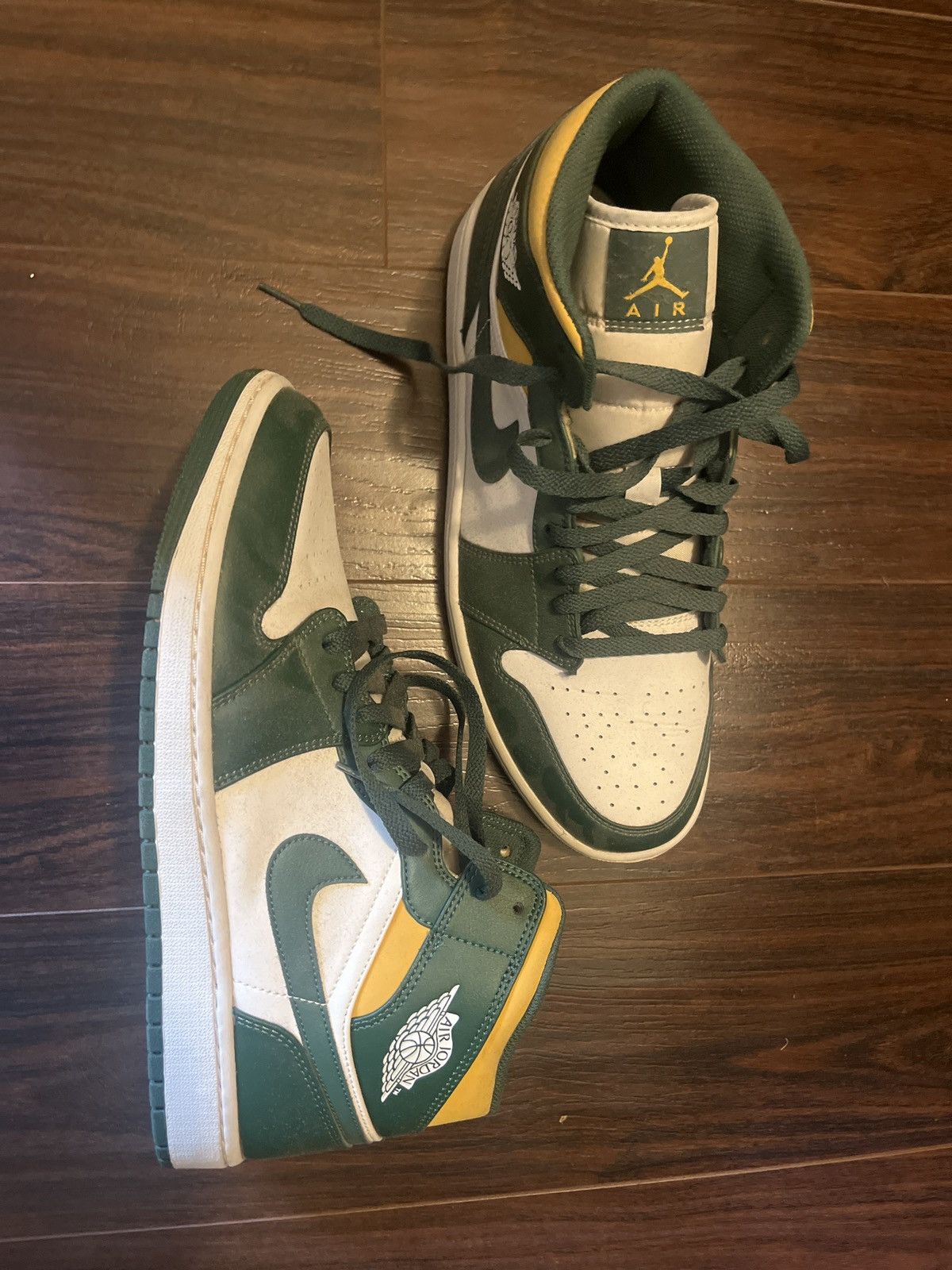 Jordan Brand Jordan 1s green colorway Size US 11.5 / EU 44-45 - 3 Thumbnail