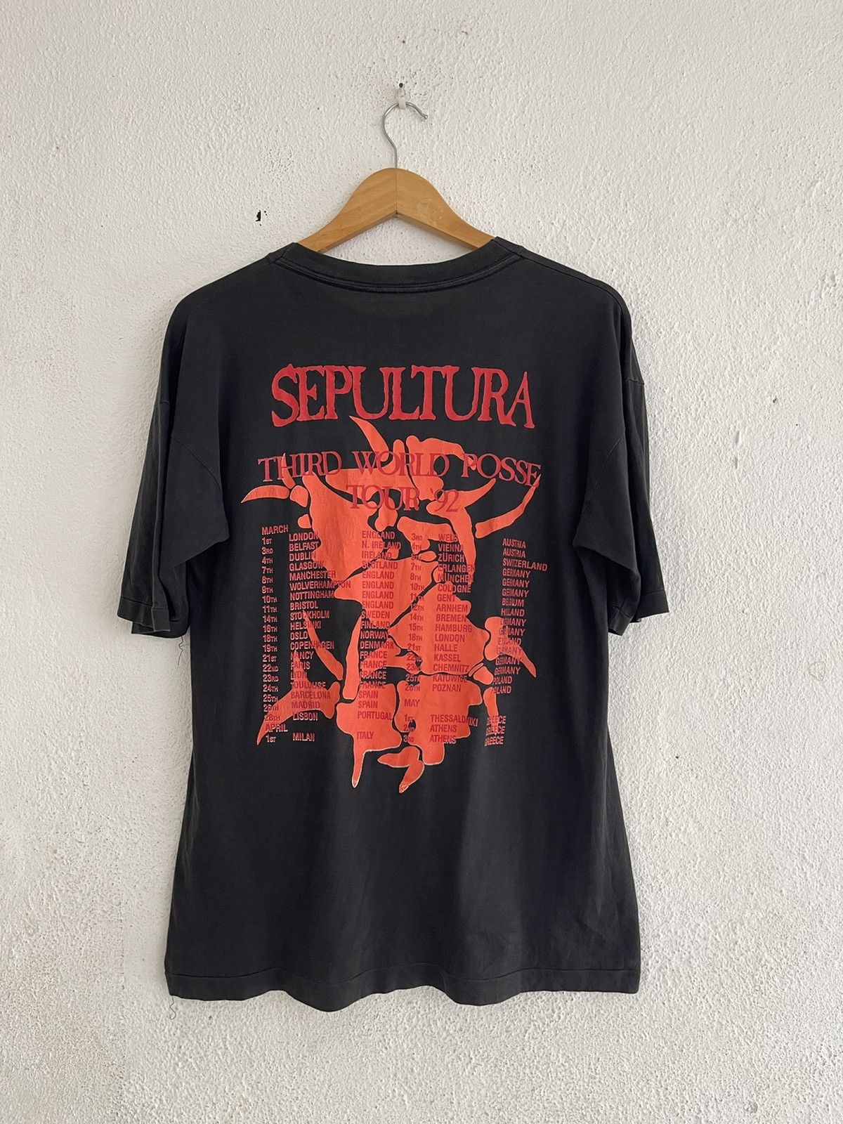 Band Tees Vintage 1992 Sepultura Beneath the Remains Third World Tour Size US L / EU 52-54 / 3 - 2 Thumbnail