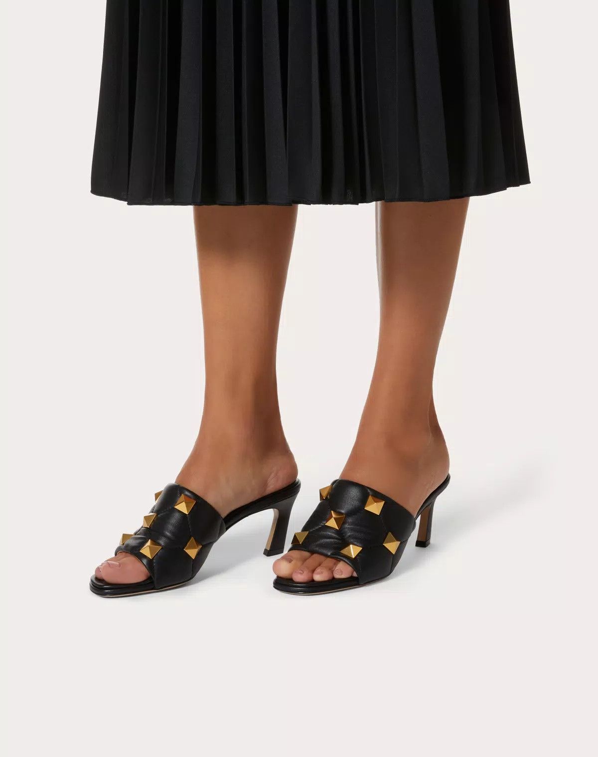 Valentino o1s1wg110625 Roman Stud Flat Slide Sandal in Black Size US 6 / IT 36 - 5 Thumbnail