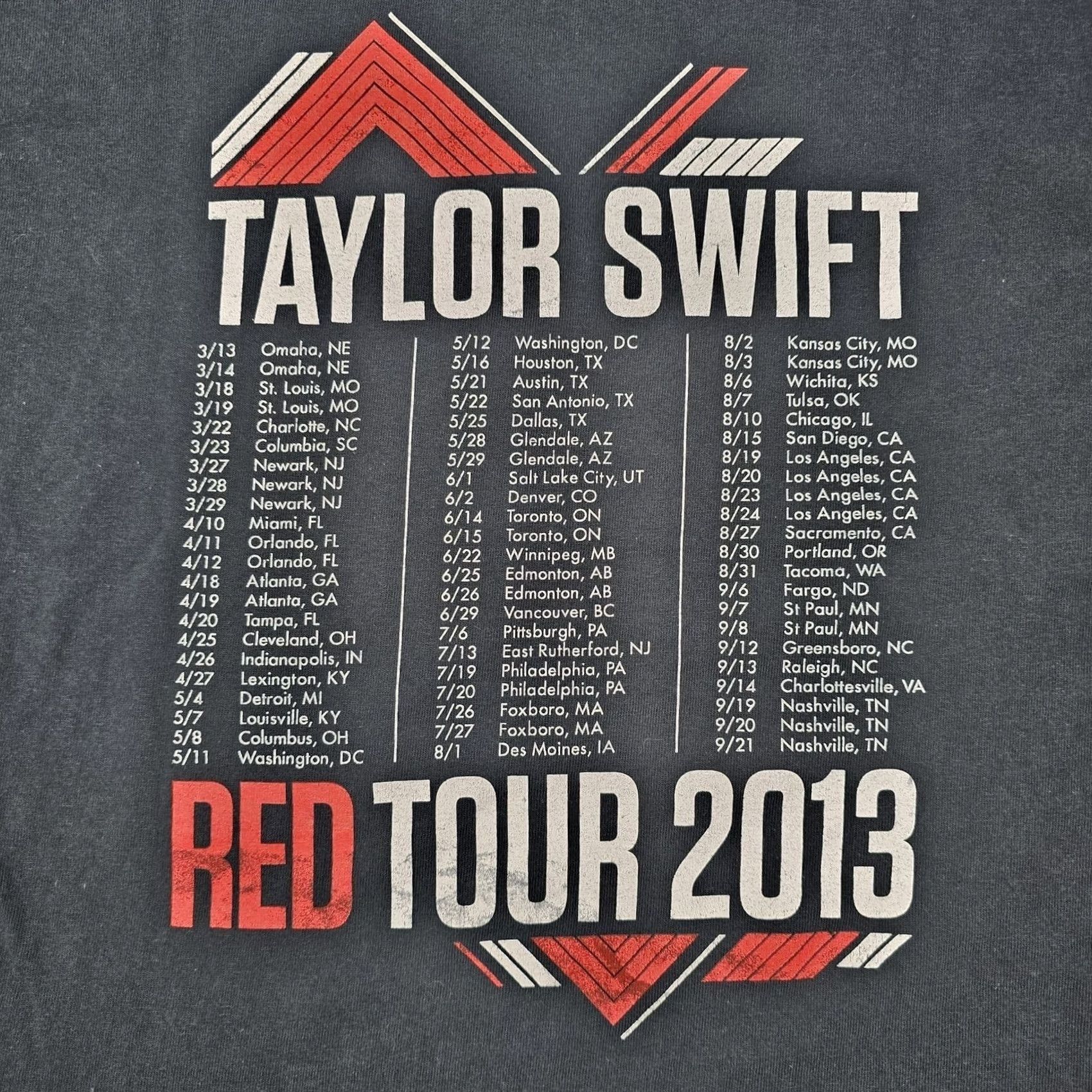 Gildan Taylor Swift Shirt Womens Medium Black Red Tour 2013 Graphic Tee Gildan Size M / US 6-8 / IT 42-44 - 6 Thumbnail