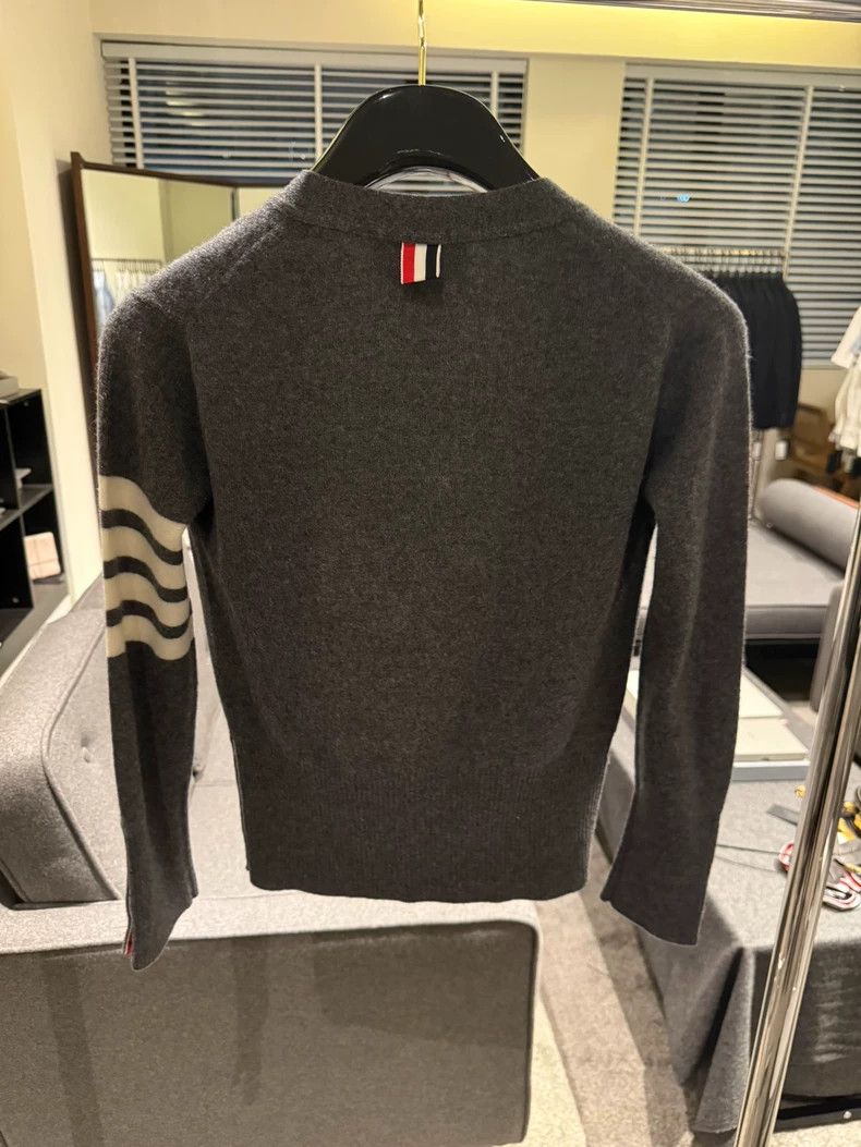 Thom Browne Thom Browne Classic medium gray four-bar cashmere cardigan Size S / US 4 / IT 40 - 2 Thumbnail
