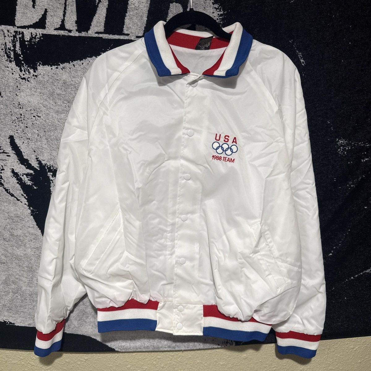 Other VTG NWOT 1988 USA Olympics Satin Bomber Jacket Size XL Size US XL / EU 56 / 4 - 1 Thumbnail