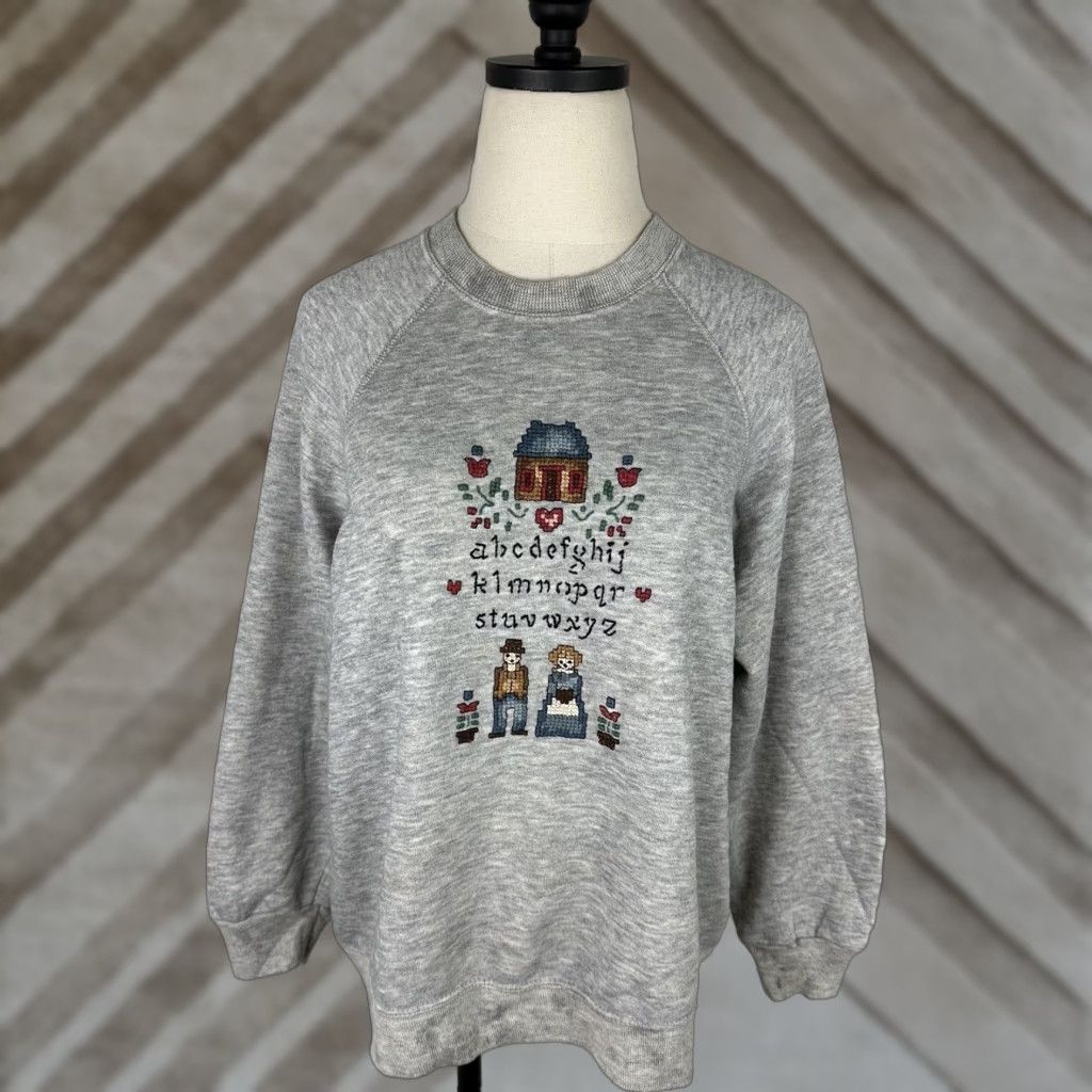 Vintage VINTAGE Bassett-Walker Tri-blend Sweatshirt WOMENS LARGE Heather Gray Needlepoint Sampler STAIN Size L / US 10 / IT 46 - 1 Thumbnail