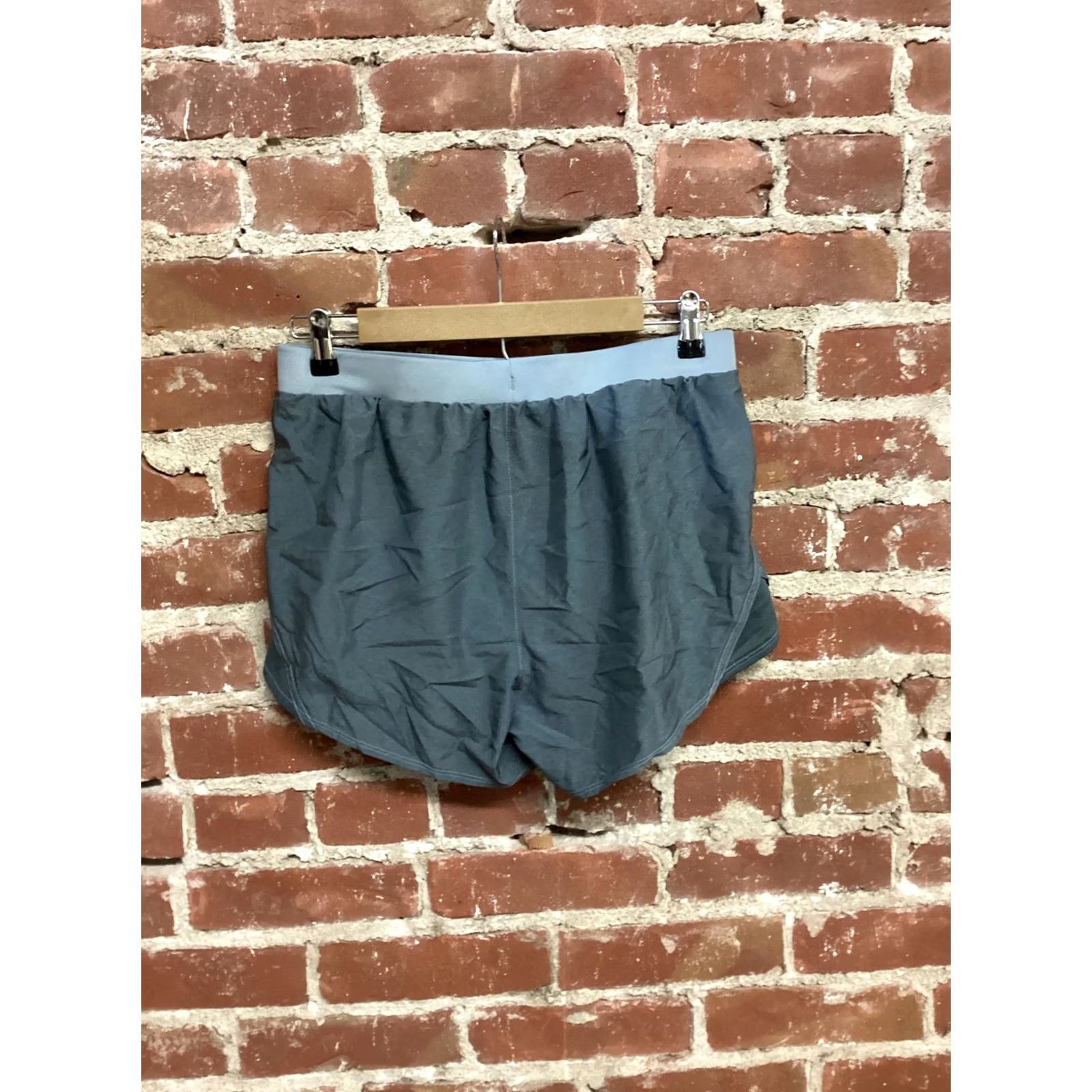 Under Armour Under Armour Shorts Women M Gray Loose Fit Training Drawstring Gym Size 32" / US 10 / IT 46 - 2 Thumbnail
