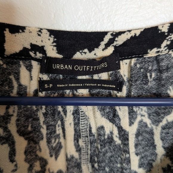 Urban Outfitters Urban Outfitters Blouse S Contemporary Work Wear Office Mini Size S / US 4 / IT 40 - 5 Thumbnail
