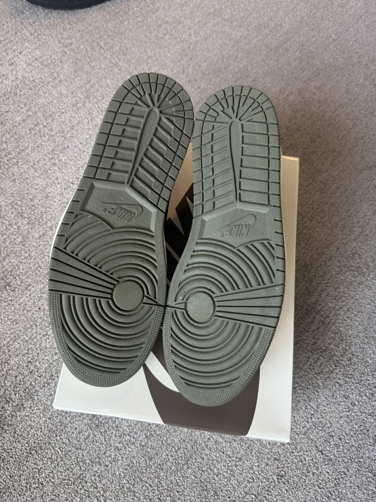 Jordan Brand × Travis Scott Travis Scott Jordan 1 Low Medium Olive Size US 14 / EU 47 - 7 Thumbnail