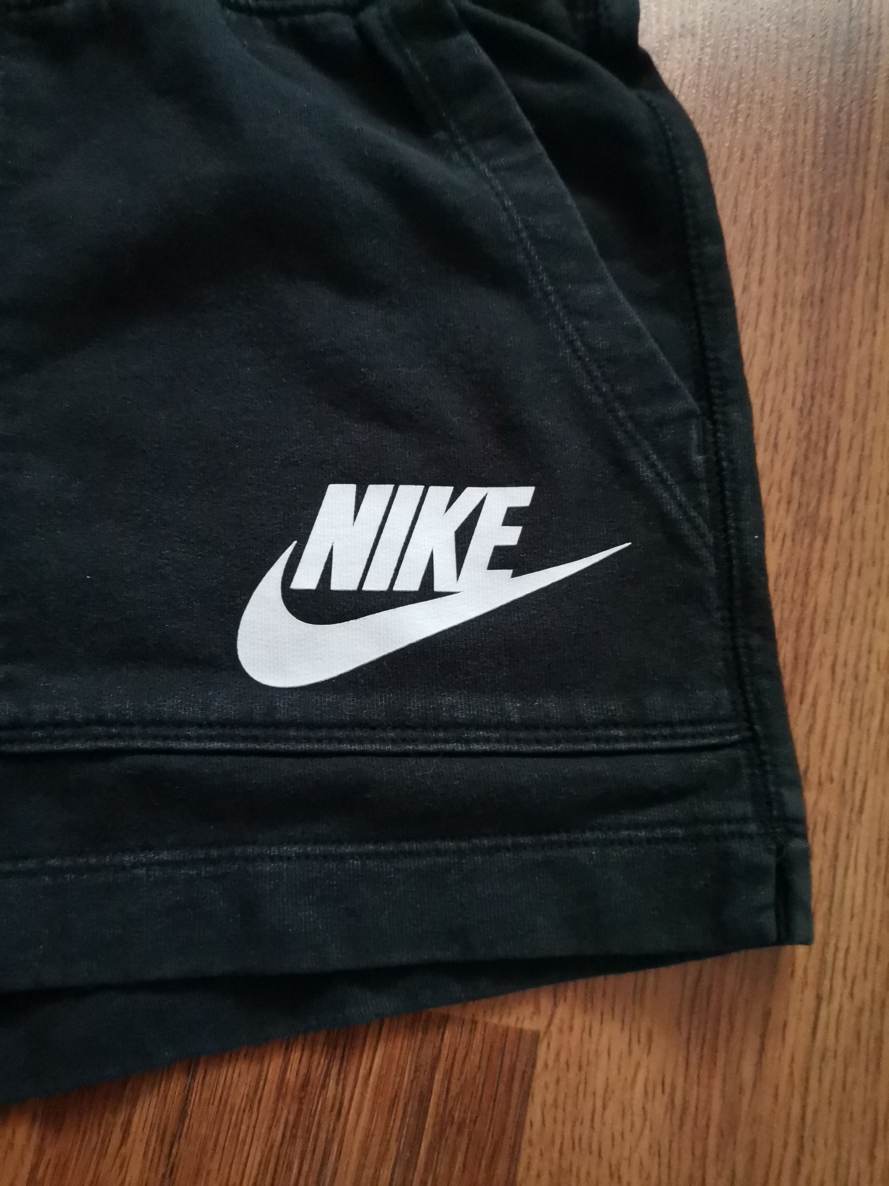 Nike Nike Women's Shorts Size 28" / US 6 / IT 42 - 2 Thumbnail