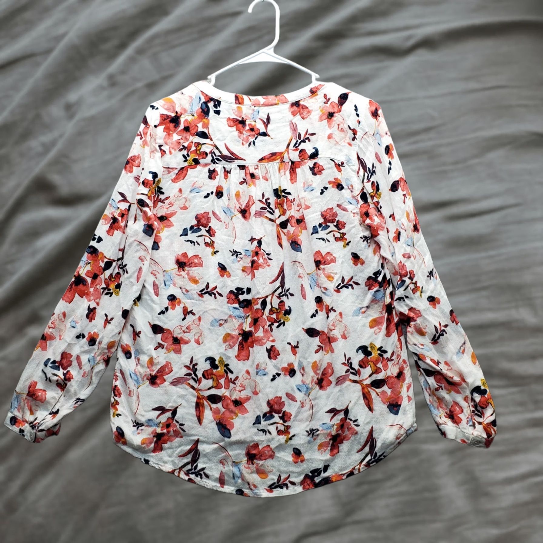 Lucky Brand Lucky Brand Blouse Women's S Floral Pleated Long Sleeve V-Neck Split Neck Shirt Size S / US 4 / IT 40 - 1 Thumbnail