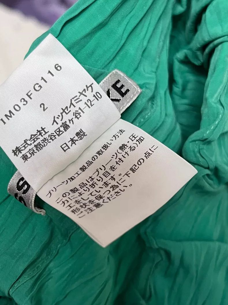 Issey Miyake Issey Miyake size:2 Green main line small fish scale short Size S / US 4 / IT 40 - 9 Thumbnail