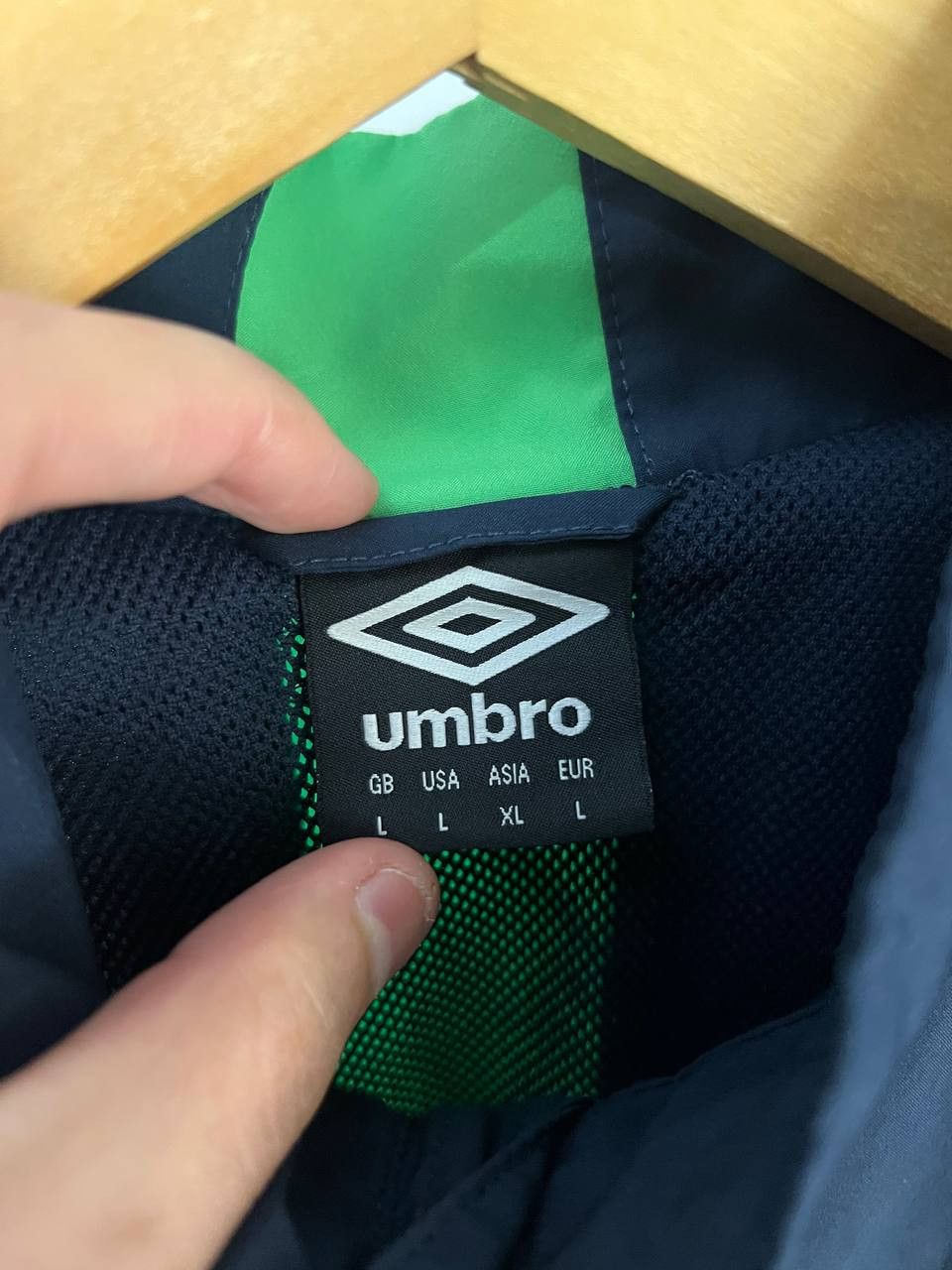 Umbro VINTAGE UMBRO IRELAND RETRO SOCCER JERSEY JACKET Y2K 90s Size US L / EU 52-54 / 3 - 4 Thumbnail