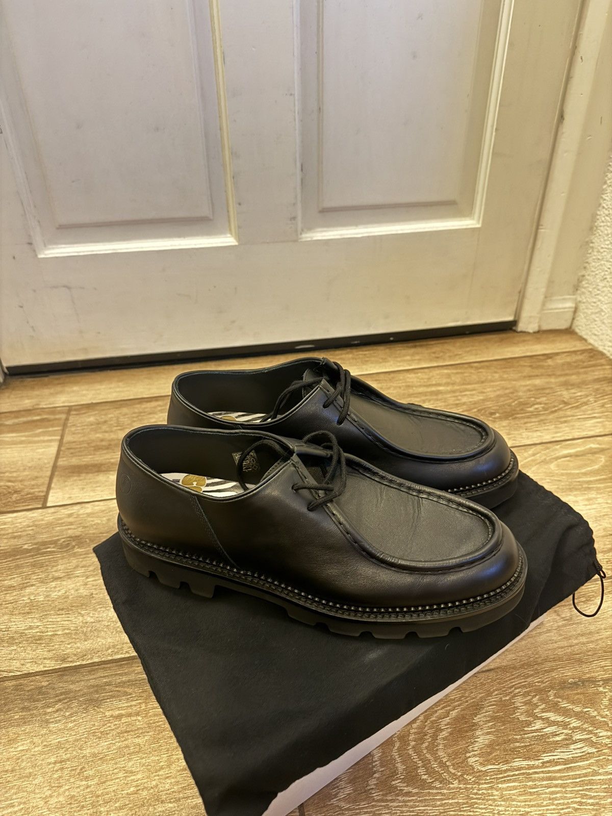 Collegium Moc Toe Derby Nero Collegium Pillar Moc Toe Derby — Nero Released: 22 May 2023  main image 2