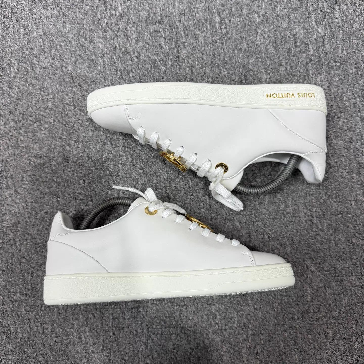 Louis Vuitton LV white metal logo unused 34 EU sneakers Size US 4 / IT 34 - 6 Thumbnail