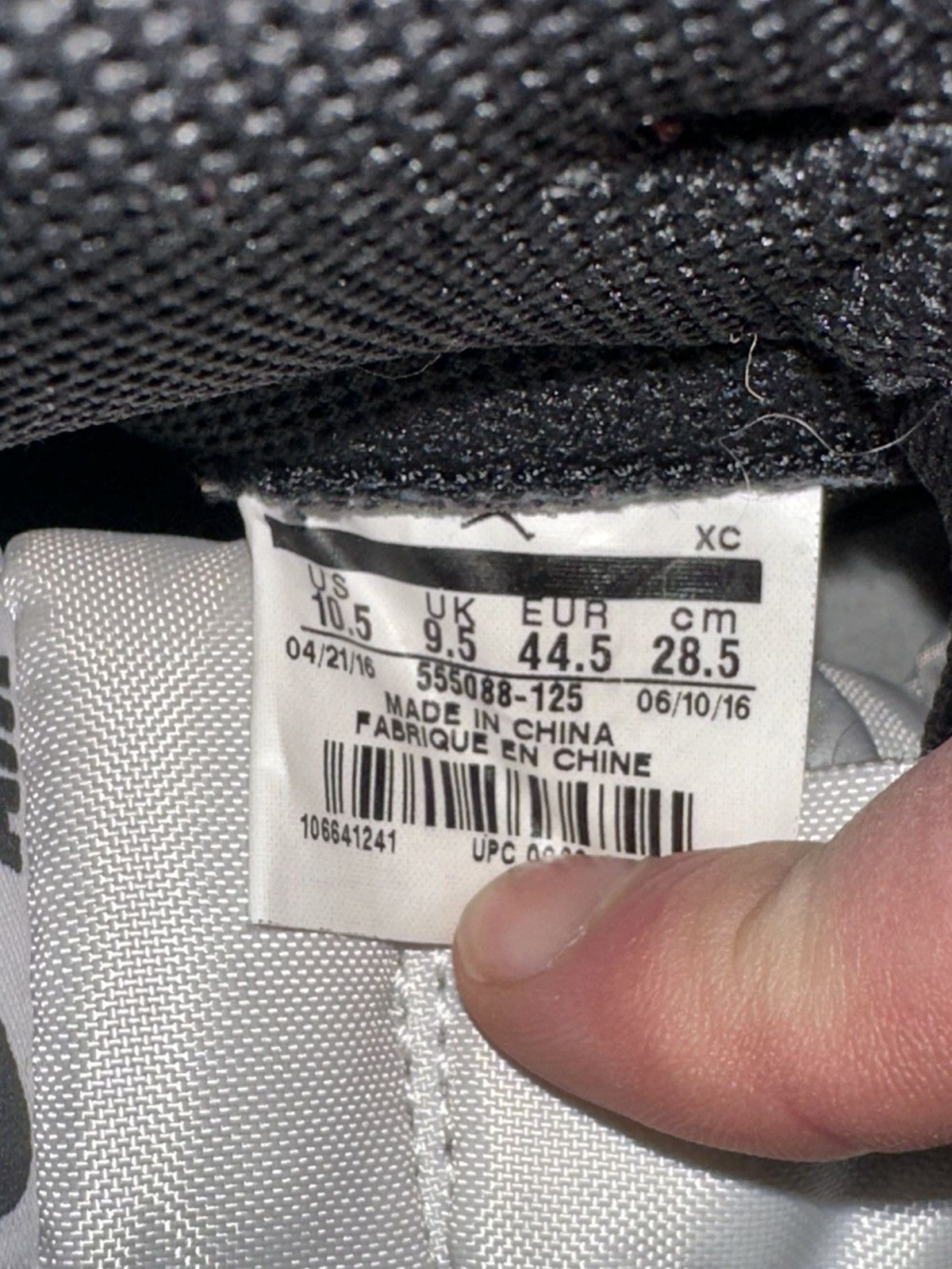 Jordan Brand Air Jordan 1 Retro High OG Black Toe size 10.5 Size US 10.5 / EU 43-44 - 7 Thumbnail