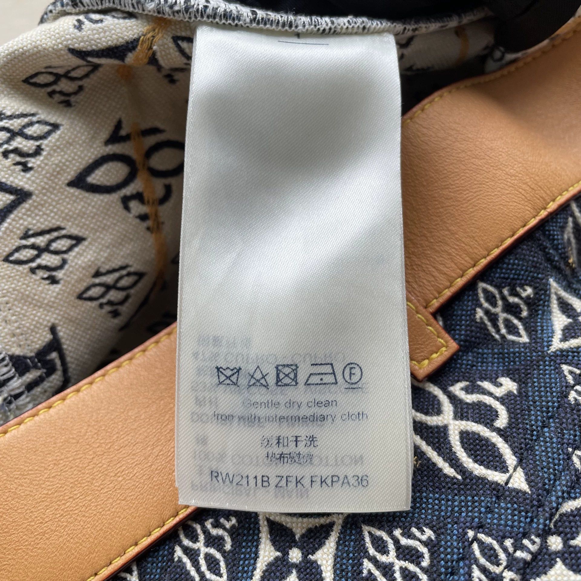 Louis Vuitton LOUIS VUITTON women's blue logo zipper pocket pants 34 Size 25" / US 0 / IT 36 - 6 Thumbnail