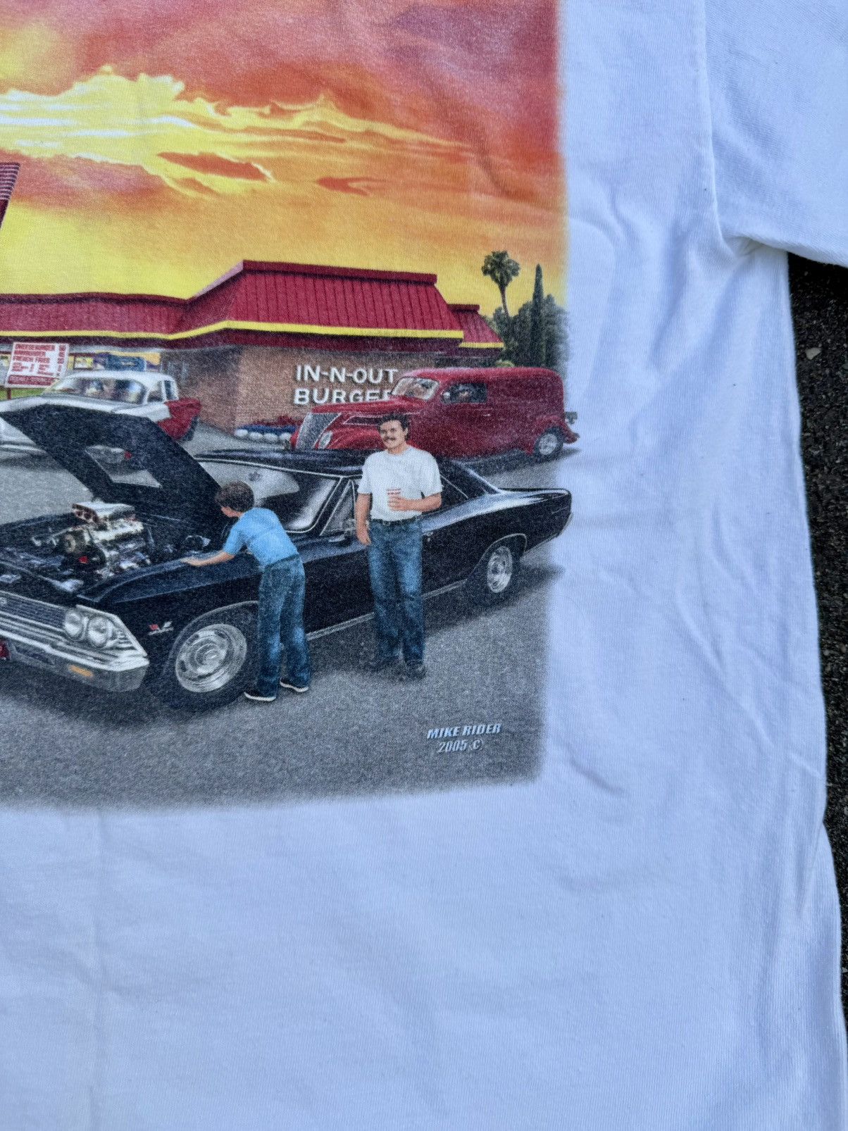 Other Vintage Y2K 2005 In & Out Graphic Tee Shirt Size US M / EU 48-50 / 2 - 3 Thumbnail