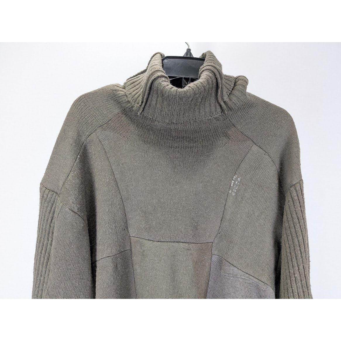 Balenciaga o1rshd1 Wool Uncycled Socks Jumper Knitwear in Khaki Size US S / EU 44-46 / 1 - 5 Thumbnail